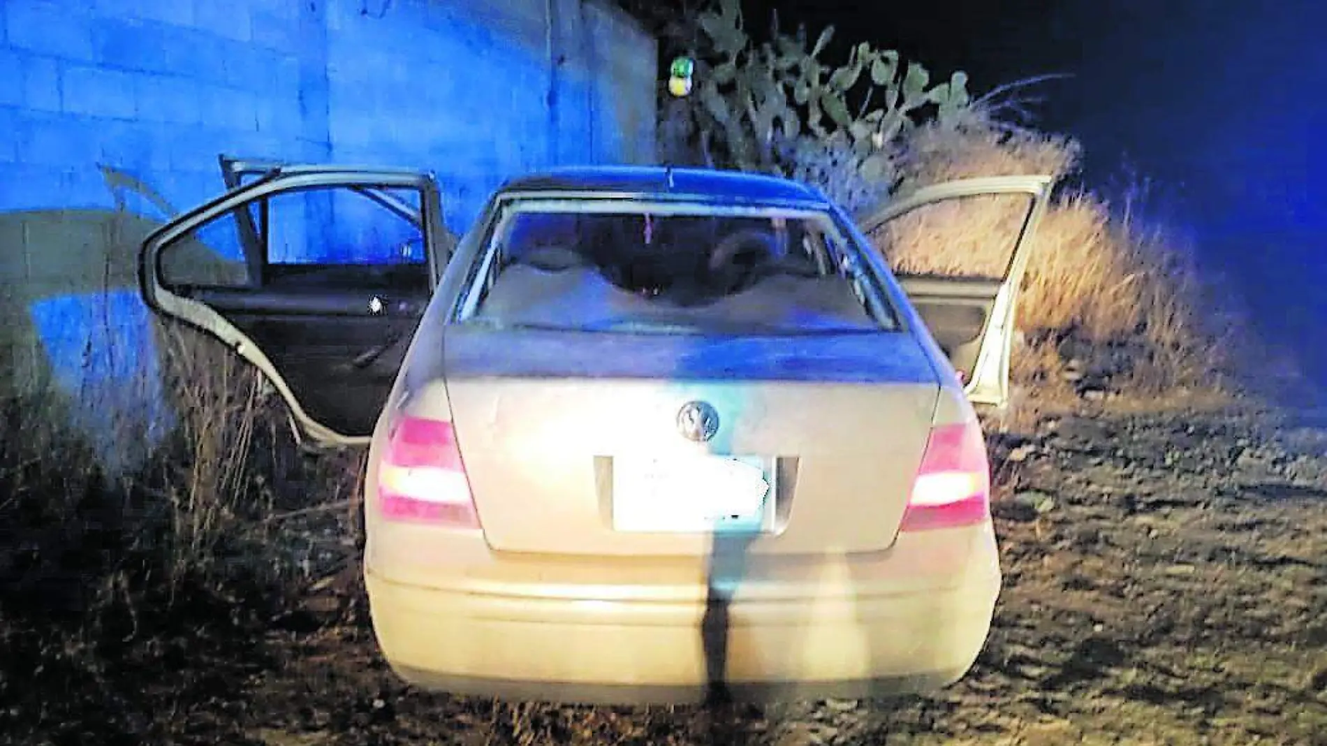 27 MAR EL CARRO FUE REMOLCADO AL_CMYK